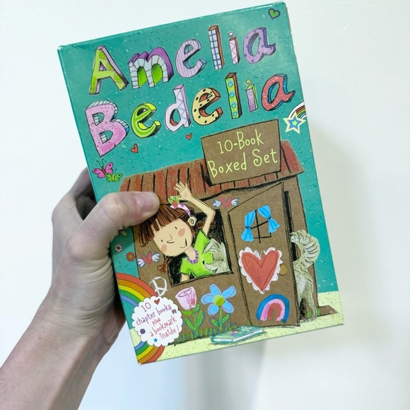 2016 Amelia Bedilia 10 Book Box Set - MISSING ONE - Picture 1 of 8